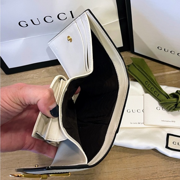 AUTHENTIC Full Set GUCCI SYLVIE LEATHER WALLET TRI FOLD WHITE & GOLD - Picture 10 of 12